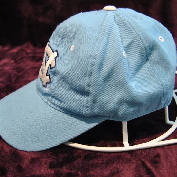 North Carolina Tar Heels  Blue & White Fitted Hat Size: 7 1/8 - Picture 2 of 10